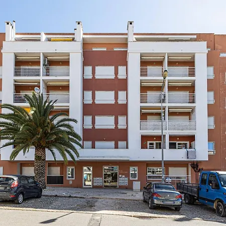 Shinning Waves Armação de Pêra